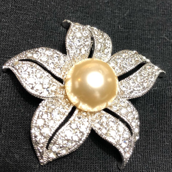 Vintage Art Deco Rhinestone and Pearl Flower Brooch - Picture 2 of 3